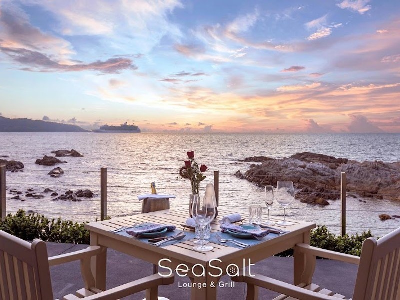 Sea Salt Lounge & Grill